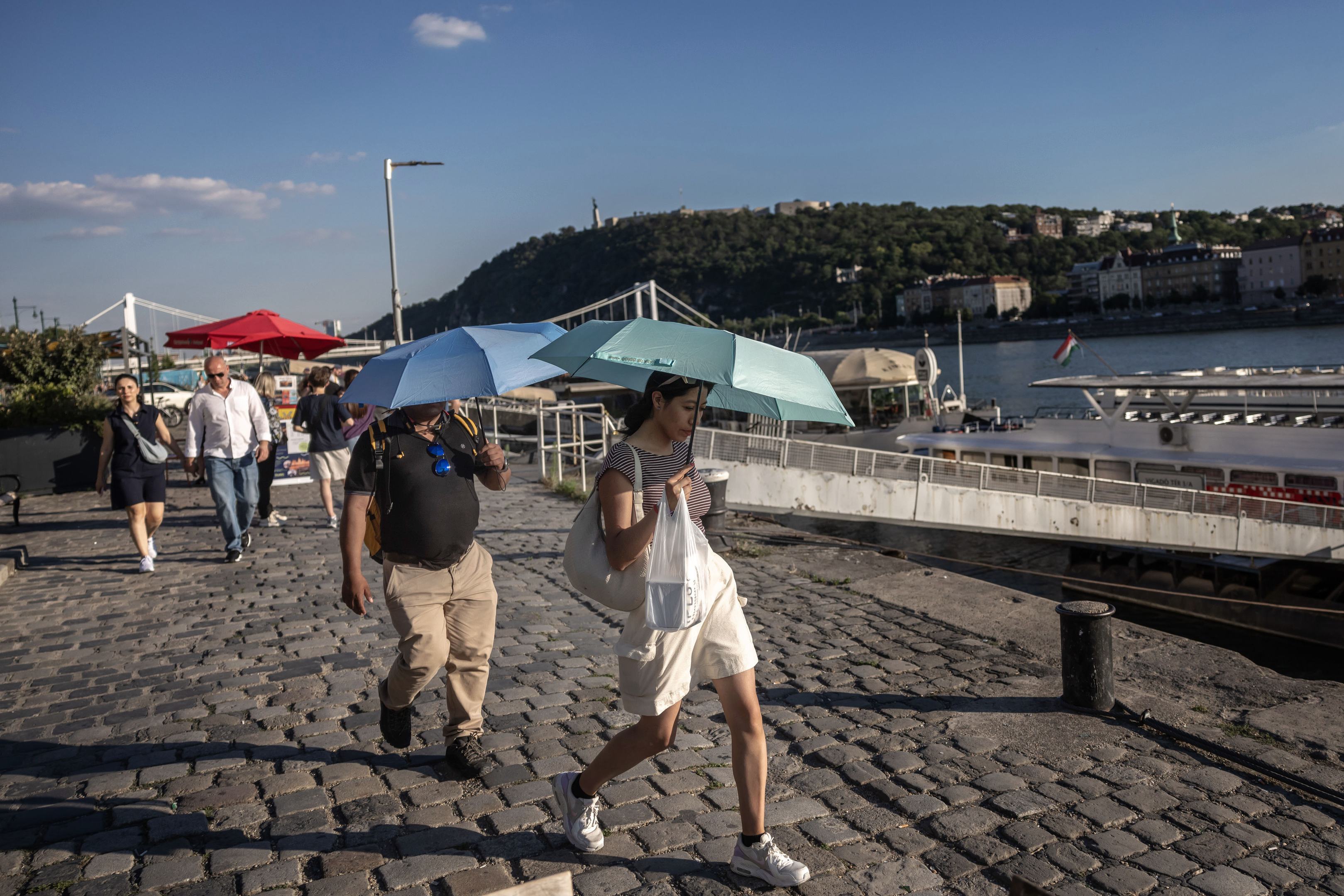Hiába az iráni veszedelem, a turizmus megállíthatatlanul pörög
