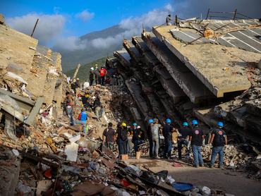 LA GUAIRA, VENEZUELA - JULY 2: A general view shows the popular coastal neighborhoods of Carabellada and Caribe, once favorites among vacationers, turned into piles of rubble in La Guaira, the city most affected by the earthquakes in Venezuela, revealing the true horror of the disaster on July 2, 2026. (Photo by Cem Tekkesinoglu/Anadolu via Getty Images)