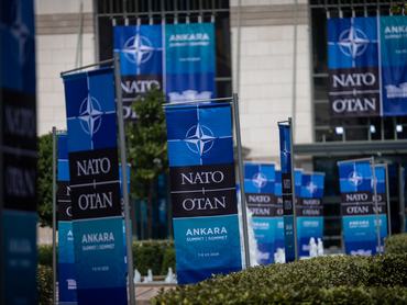 Plakátok a 2026-os NATO-csúcstalálkozó előtt, 2026. július 6-án Ankarában