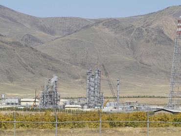 ARAK, IRAN - OCTOBER 27:  Iran's controversial heavy water production facility is seen in this general view, October 27, 2004 at Arak, south of the Iranian capital Tehran.  Iran said Wednesday that the plant will go online within a month despite international pressure to suspend such nuclear-related activities. (Photo by Majid Saeedi/Getty Images)