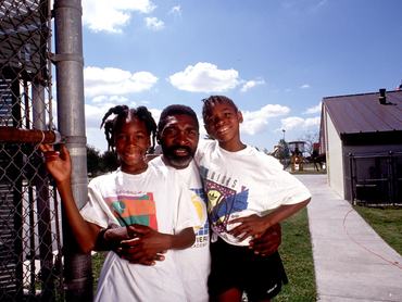 372178 06: FILE PHOTO: Richard Williams, center, with his daughters Venus, left, and Serena 1991 in Compton, CA. Serena and Venus Williams will be playing against each other for the first time July 6, 2000 in the tennis semifinals at Wimbledon. (Photo by Paul Harris/Online USA)