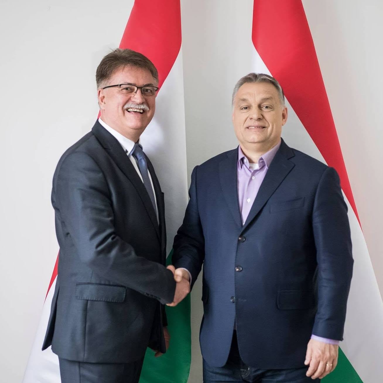 Őrizetbe vették Fonyód volt fideszes polgármesterét gyanús kifizetések miatt
