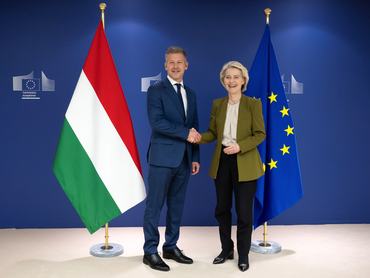 Brüsszel, 2026. április 29.Magyar Pétert, a Tisza Párt elnökét, Magyarország leendõ miniszterelnökét (b) fogadja Ursula von der Leyen, az Európai Bizottság elnöke Brüsszelben 2026. április 29-én.MTI/EPA/AFP pool/John Thys