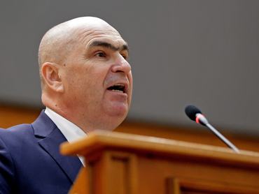 Ilie Bolojan román miniszterelnök felszólal, mielõtt a parlament a Bolojan-kormány elmozdítására irányuló bizalmatlansági indítványról szavaz Bukarestben 2026. május 5-én.
