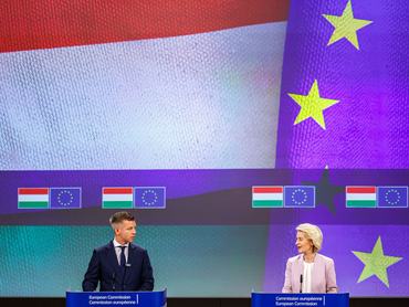 Brüsszel, 2026. május 29.Magyar Péter miniszterelnök (b) és Ursula von der Leyen, az Európai Bizottság elnöke a megbeszélésüket követõ sajtóértekezleten a bizottság brüsszeli székházában 2026. május 29-én.MTI/EPA/Olivier Matthys