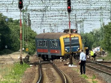 Kisiklott a Hatvanból Szolnokra közlekedő személyvonat az újszászi állomás váltóján