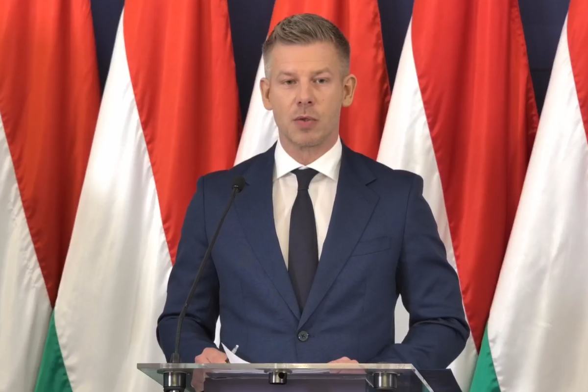 Fejek hullottak július első napján