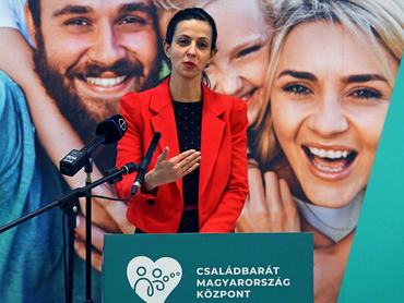 Koncz Zsófia, a Kulturális és Innovációs Minisztérium családokért felelős államtitkára a Családbarát Magyarország Központban 2025. december 5-én