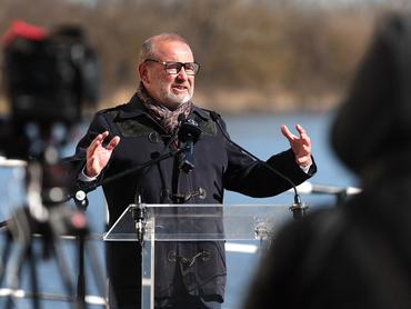 Békésszentandrás, 2026. február 26.
Lantos Csaba energiaügyi miniszter a Félhalmi-holtág tározási célú fejlesztéséről szóló projektindító sajtótájékoztatón a békésszentandrási duzzasztónál 2026. február 26-án.
MTI/Lehoczky Péter