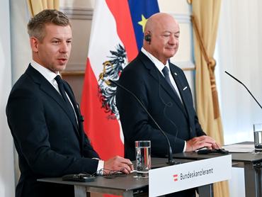 Bécs, 2026. május 21.Magyar Péter miniszterelnök (b) és Christian Stocker osztrák kancellár sajtótájékoztatót tart tanácskozásuk után Bécsben 2026. május 21-én.MTI/Illyés Tibor