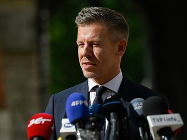 Krakkó, 2026. május 19.Magyar Péter miniszterelnök sajtótájékoztatót tart a waweli székesegyház előtt Krakkóban 2026. május 19-én. A kormányfő első hivatalos látogatásán tartózkodik Lengyelországban.MTI/Hegedüs Róbert