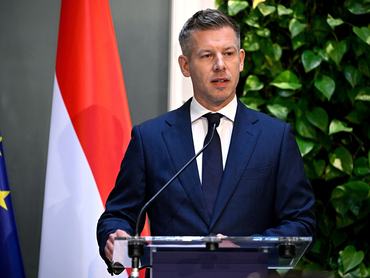 Magyar Péter miniszterelnök a kormányszóvivői sajtótájékoztatón 2026. június 11-én