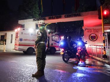 An ambulance arrives at the military hospital carrying people injured in the Colombian Air Force plane crash in Puerto Leguizamo, in Bogota, Colombia, March 23, 2026. REUTERS/Luisa Gonzalez