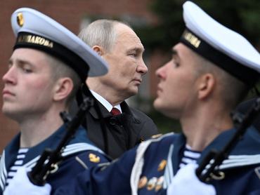 Russian President Vladimir Putin attends a ceremony to lay flowers at the Tomb of the Unknown Soldier by the Kremlin wall in central Moscow, Russia, on May 9, 2026.ALEXANDER NEMENOV/Pool via REUTERS