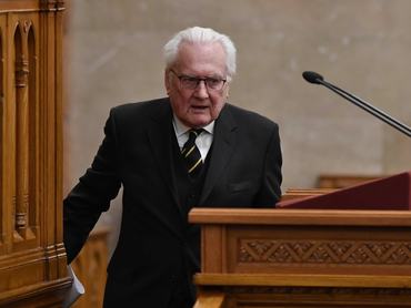 Róna Péter az ellenzéki frakciók köztársaságielnök-jelöltjeként az Országgyűlésben 2022. március 10-én