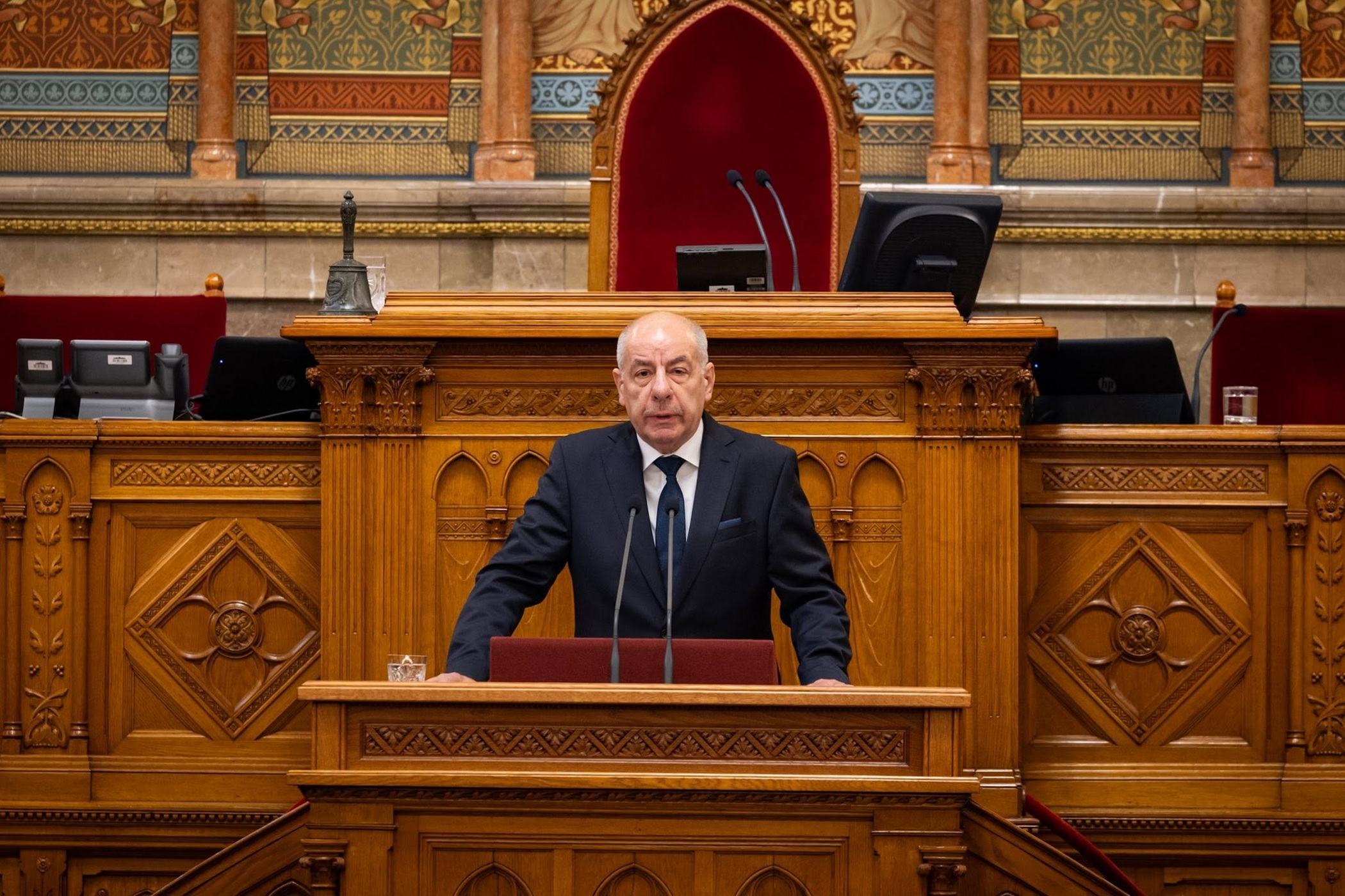 Sulyok Tamás nem állt a pénzek útjába: aláírta az uniós források hazahozataláról szóló törvényt