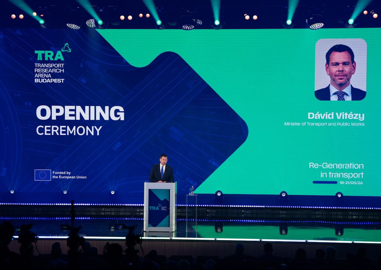 Vitézy Dávid közlekedési és beruházási miniszter beszédet mond a Transport Research Arena 2026 konferencia megnyitóján a budapesti Hungexpón 2026. május 18-án.
