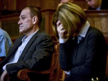 Budapest, 2016. október 13.Tarsoly Csaba vádlott a tárgyalóteremben az ellene és társai ellen indított büntetõper tárgyalásán a Fõvárosi Törvényszéken 2016. október 13-án. Az ügyészség öt vádpontban 5458 rendbeli csalást és sikkasztást ró a vádlottak terhére. A Tarsoly Csabát, a Quaestor-cégcsoport volt elnök-vezérigazgatóját érintõ cselekmények száma a vád szerint 753 rendbeli.MTI Fotó: Marjai János