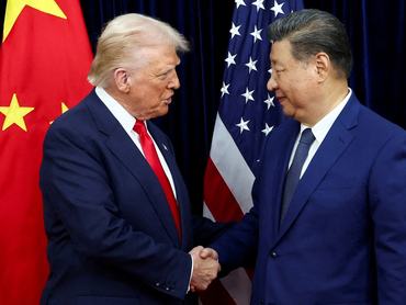 FILE PHOTO: FILE PHOTO: U.S. President Donald Trump shakes hands with Chinese President Xi Jinping as they hold a bilateral meeting at Gimhae International Airport, on the sidelines of the Asia-Pacific Economic Cooperation (APEC) summit, in Busan, South Korea, October 30, 2025. REUTERS/Evelyn Hockstein/File Photo/File Photo