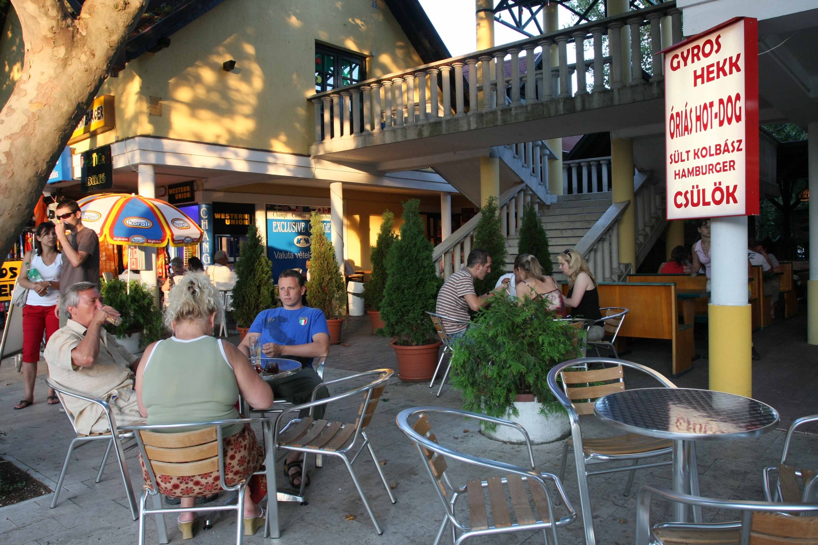 Cellainformációk: ezt csinálják az emberek, ha kijönnek a szavazófülkéből