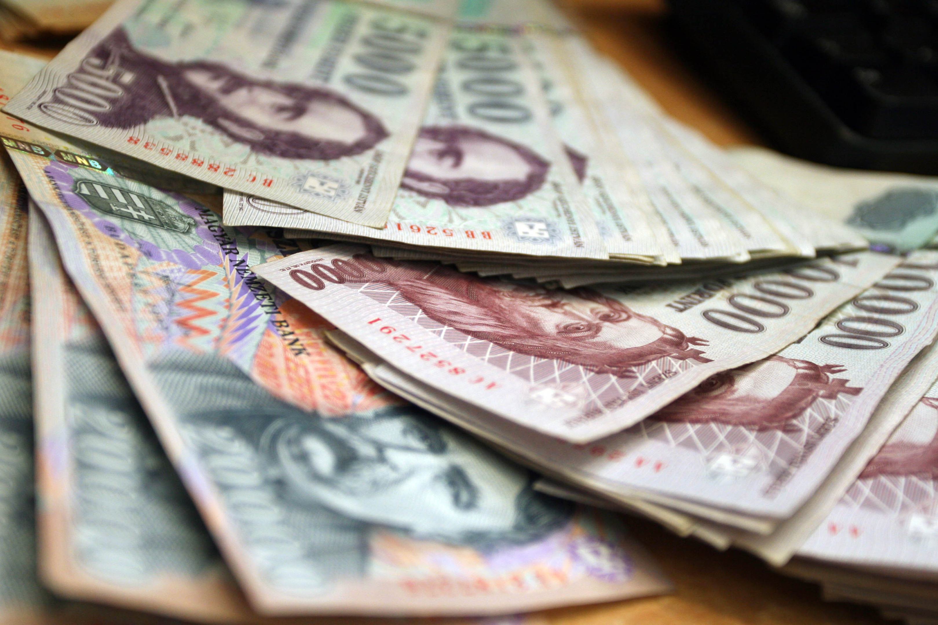 Hova, hova, forint? Mutatjuk a ma reggeli számokat