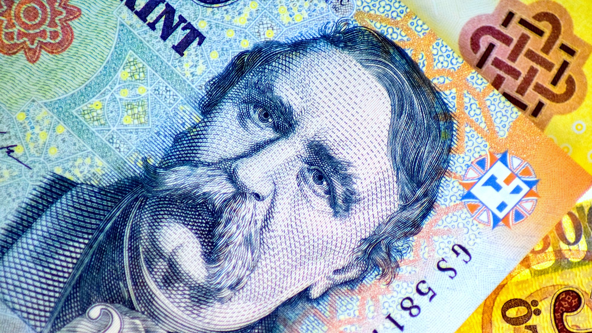 360 alá ment euró-forint, miután megnyílt a Hormuzi-szoros