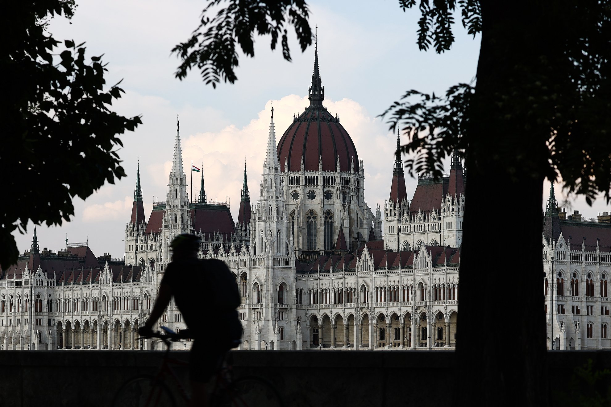 Devizakötvényt bocsát ki Magyarország, ez az első a Tisza-kormány alatt