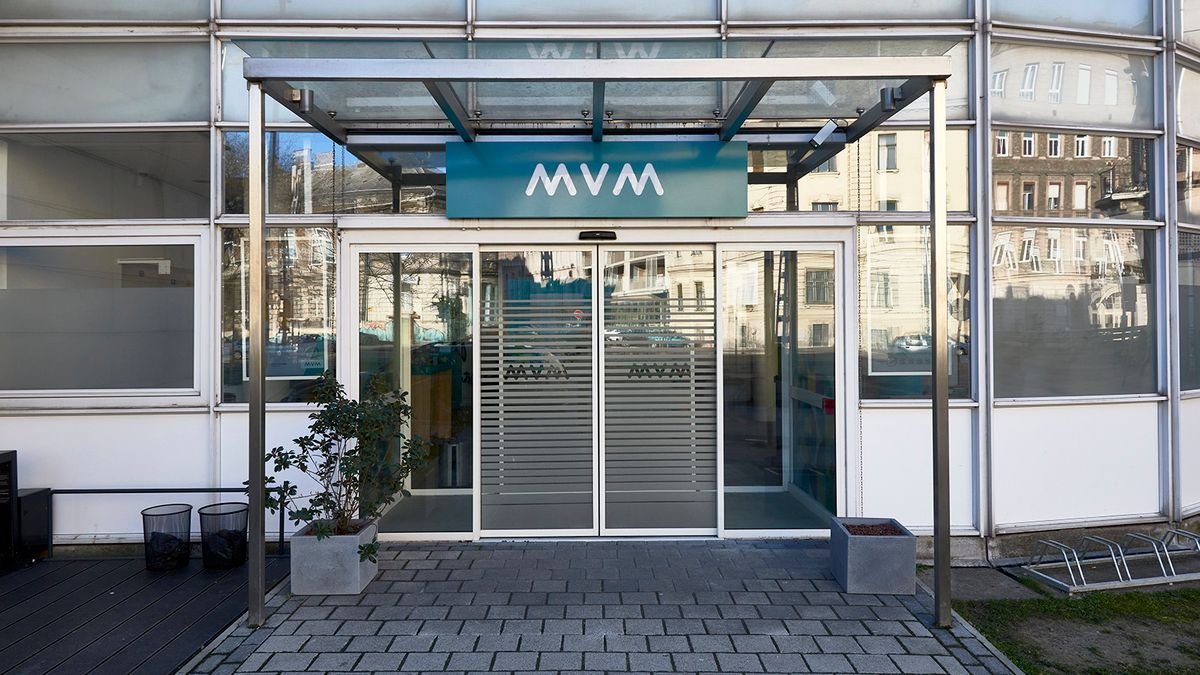 Kapitány István azonnali hatállyal menesztette az MVM vezetőit