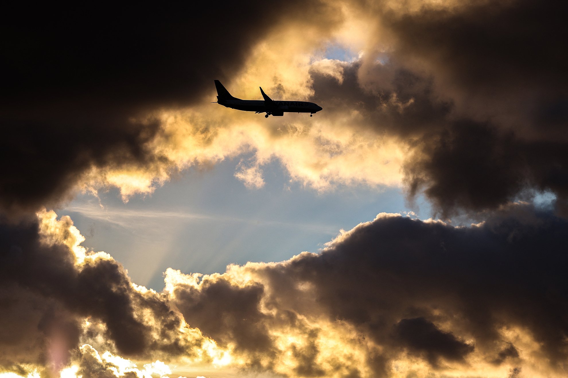 Betört a repülőgép ablaka – horrorjelenetek a Ryanair egyik járatán