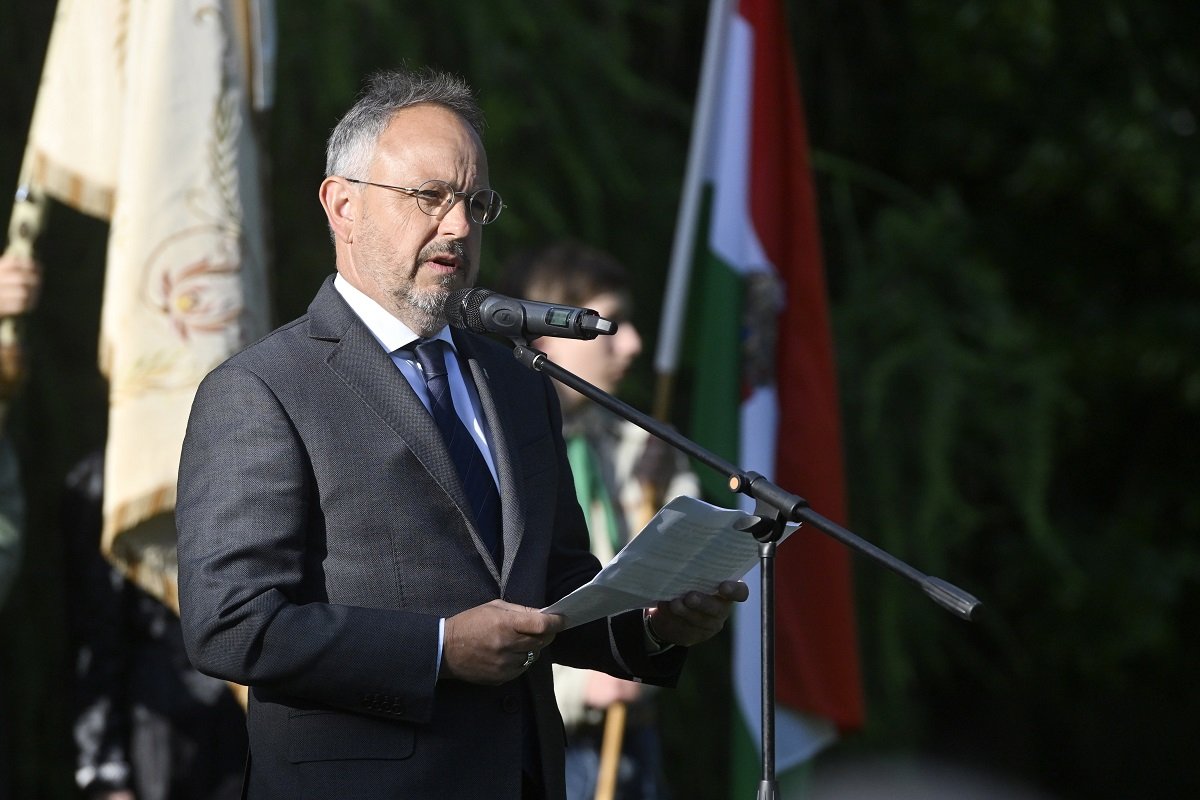 444: Bús Balázs önkormányzata is szerződött a parkfenntartási korrupciós ügyben érintett cégekkel