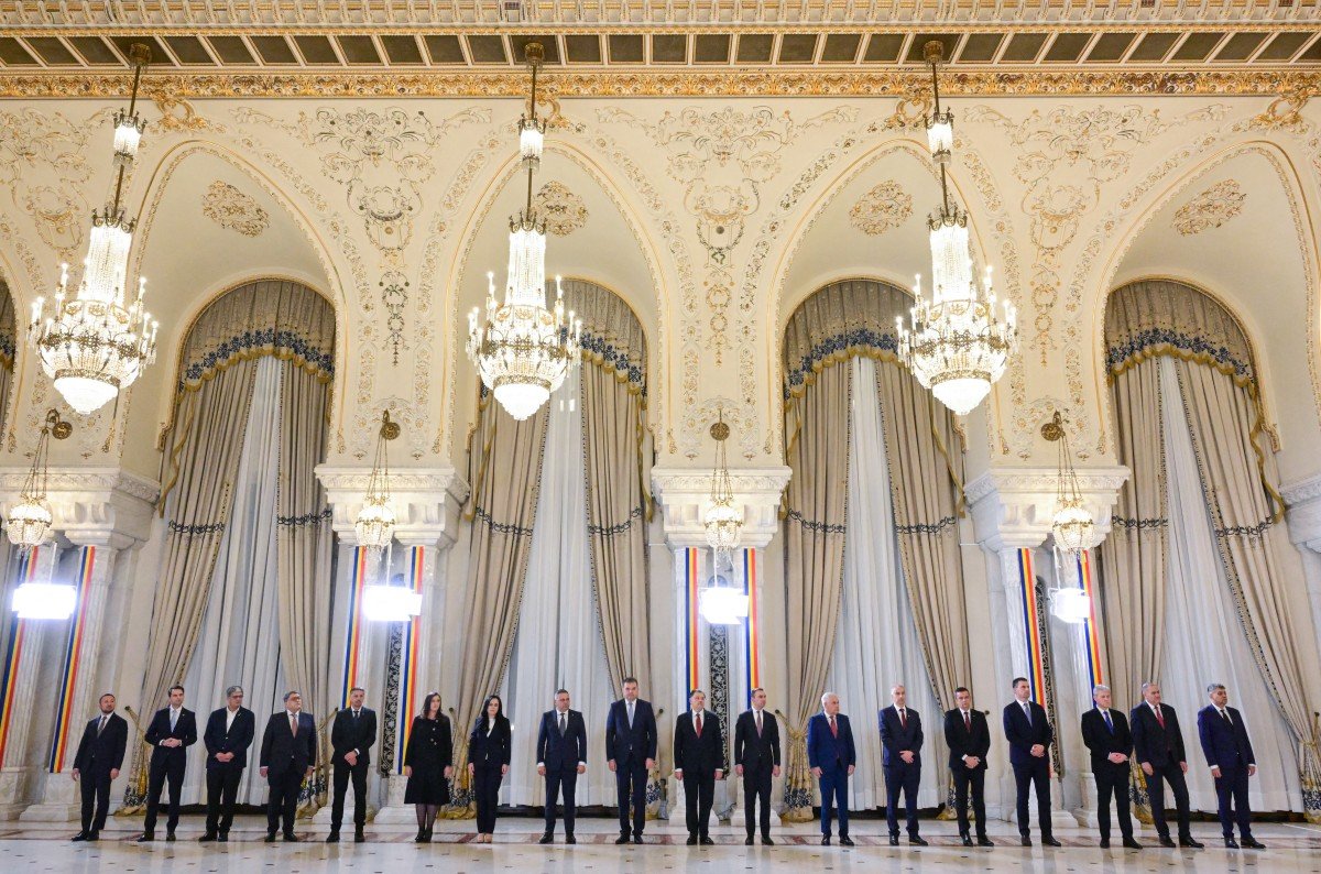 Hatalmas kormányválság robbant ki a szomszédban: sorban mondanak le a miniszterek