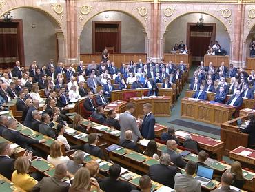 Magyar Péter és Gulyás Gergely vitája az Országgyűlésben.