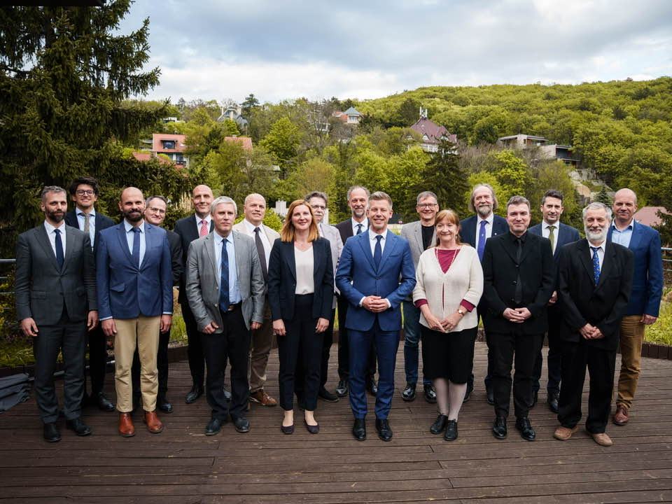 Hiába a hosszú tárgyalás: továbbra is homály fedi, ki vezeti majd az oktatást