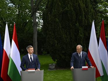 Varsó, 2026. május 20.
Donald Tusk lengyel kormányfő (j) és Magyar Péter miniszterelnök közös sajtótájékoztatója Varsóban 2026. május 20-án. A magyar kormányfő első hivatalos látogatásán tartózkodik Lengyelországban.
MTI/Hegedüs Róbert